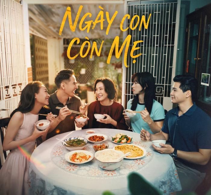 Mối quan hệ mẹ - con của Phương Anh Đào và Hồng Đào trong phim cũng có nhiều mâu thuẫn.