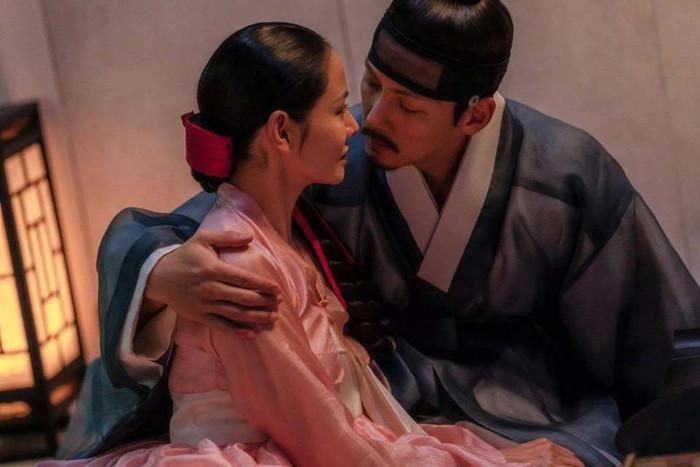 The Scandal xoay quanh tiểu thư Cho do Son Ye Jin thủ vai và Cho Won của Ji Chang Wook.