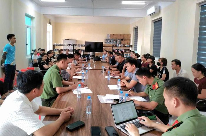 Công đoàn xã Sao Vàng phối hợp giải quyết kiến nghị của người lao động tại Công ty TNHH Giày Long Yi Việt Nam, góp phần để công nhân trở lại làm việc.