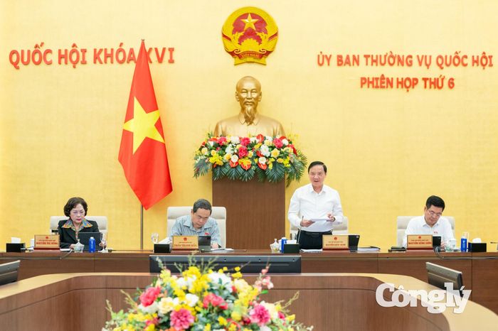 Phó Chủ tịch Quốc hội Nguyễn Khắc Định điều hành Phiên họp