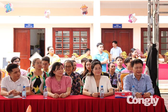 Các đại biểu tham dự chương trình. (Ảnh: Chu Phương)