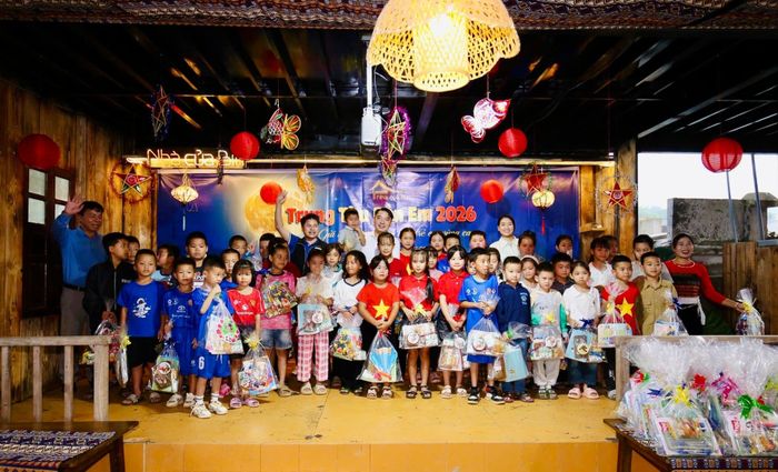 "Trung thu bản em 2026" để lại những kỷ niệm đẹp trong lòng các em nhỏ xóm Pù Bin. Ảnh: Nhà Của Bin.