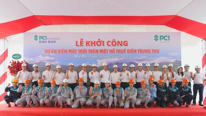 Hình ảnh khởi công dự án điện mặt trởi nổi trên mặt hồ Trung Thu. Ảnh: PC1