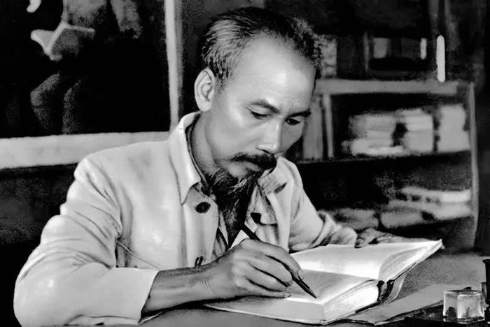 Chủ tịch Hồ Chí Minh - Người thầy vĩ đại của những người làm báo cách mạng Việt Nam. Ảnh tư liệu