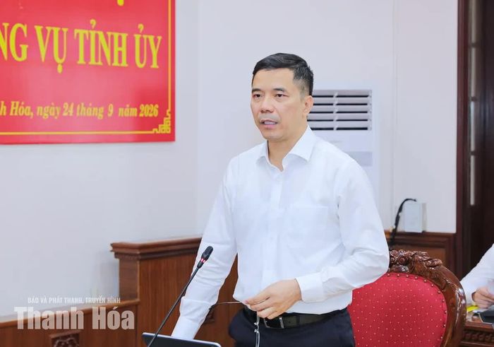 Phó Bí thư Thường trực Tỉnh ủy Nguyễn Hồng Phong phát biểu tại hội nghị.