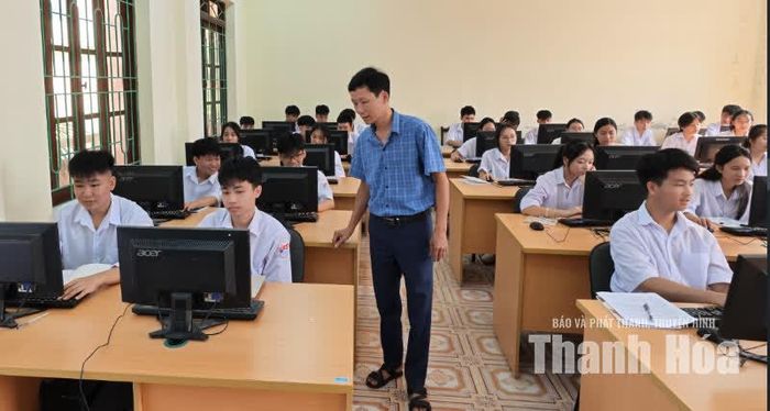 Bố trí cán bộ, giáo viên “đúng người, đúng việc” giúp Trường THPT Bỉm Sơn duy trì và nâng cao chất lượng .