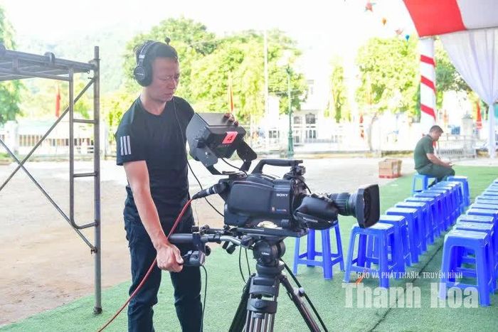 Khảo sát góc máy và kiểm tra tín hiệu kỹ lưỡng trước giờ truyền hình trực tiếp.