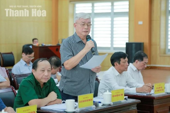 Đại diện Hội Khuyến học tỉnh báo cáo tại hội nghị.