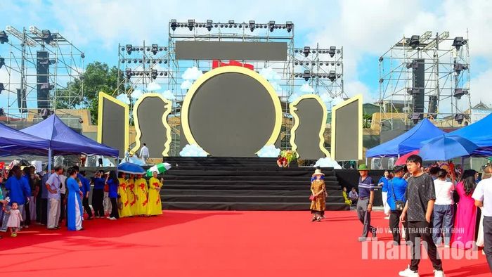 Công tác sân khấu, kỹ thuật, an ninh và các điều kiện phục vụ được chuẩn bị kỹ.