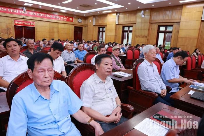 Các đại biểu dự hội nghị.