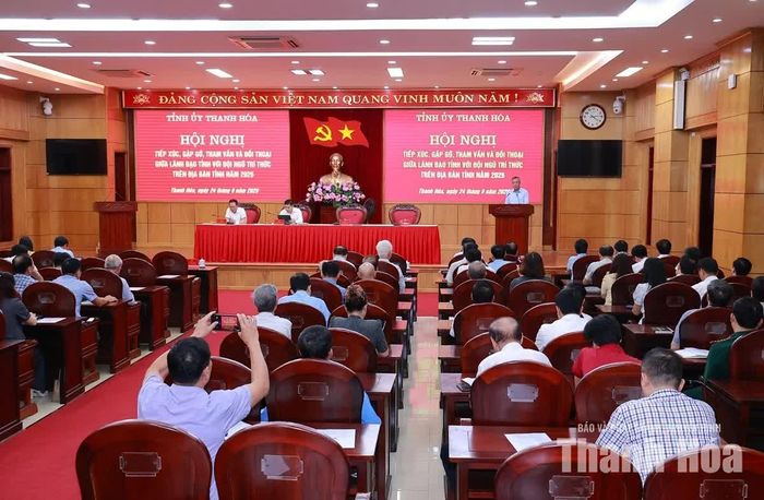 Toàn cảnh hội nghị.