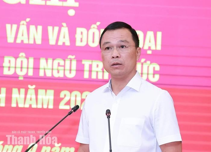Chủ tịch UBND tỉnh Tô Anh Dũng phát biểu tại hội nghị.
