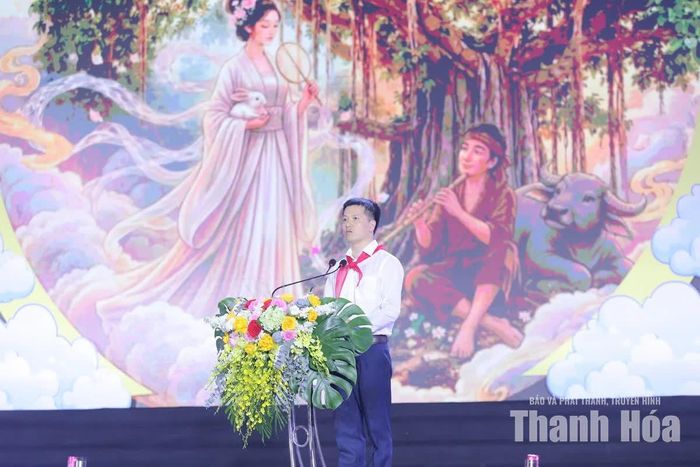 Đồng chí Lê Bá Hải, Phó Bí thư Đảng ủy, Chủ tịch UBND phường Hạc Thành phát biểu tại chương trình.
