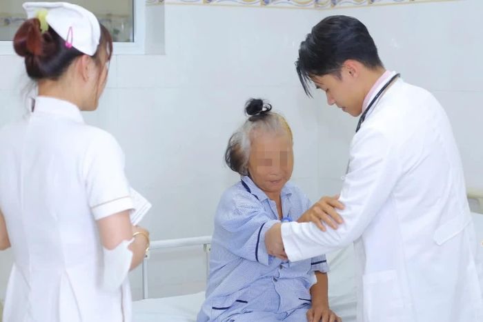 Bệnh nhân từ Campuchia sang Việt Nam tìm cơ hội điều trị. Ảnh: Bệnh viện Đa khoa Tâm Anh