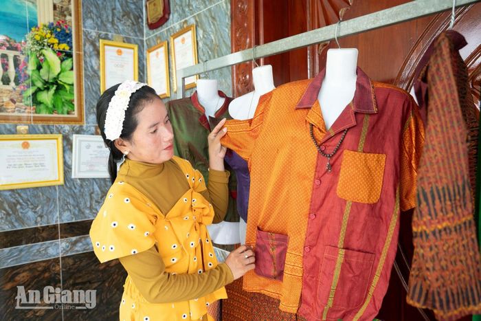 Hợp tác xã Dệt thổ cẩm Văn Giáo hiện có 3 sản phẩm đạt chuẩn OCOP 3 sao, tạo sinh kế ổn định cho hơn 60 lao động địa phương.