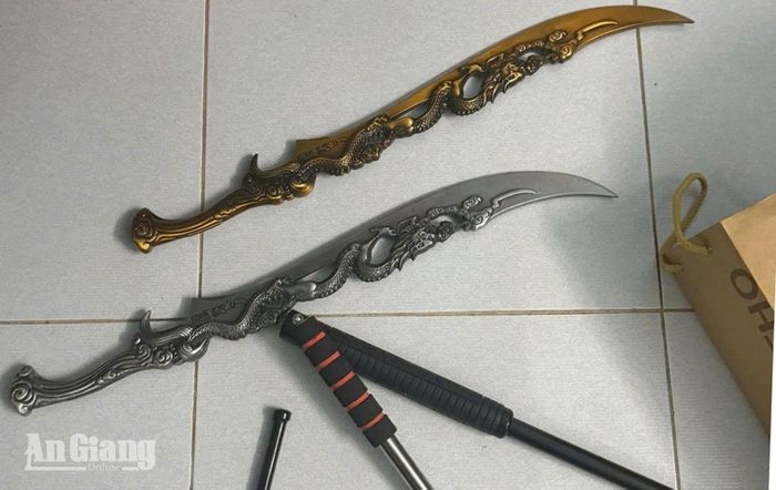 Tang vật thu giữ tại nơi ở của Trần Hùng Hậu.