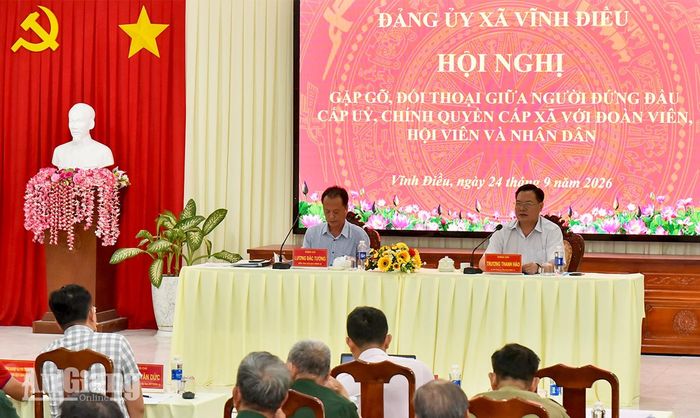Cấp ủy, chính quyền xã Vĩnh Điều đối thoại với đoàn viên, hội viên và người dân địa phương.