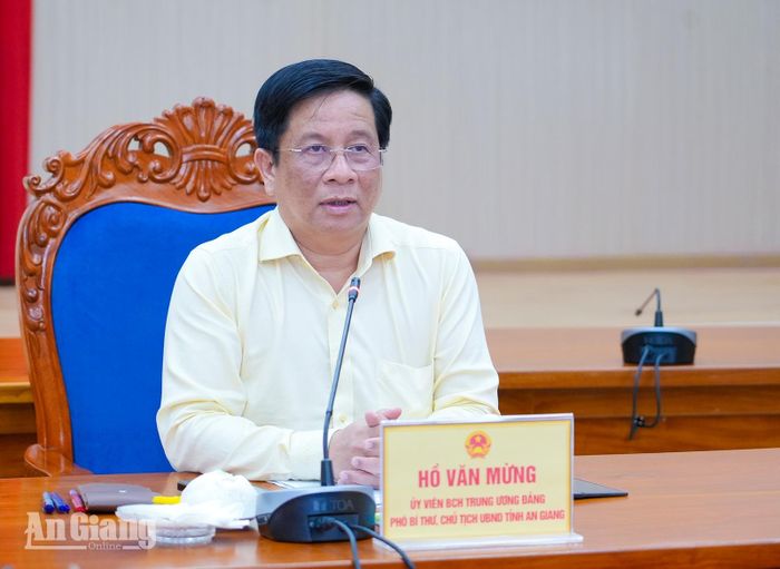 Ủy viên Trung ương Đảng, Phó Bí thư Tỉnh ủy, Chủ tịch UBND tỉnh An Giang Hồ Văn Mừng phát biểu tại buổi làm việc.