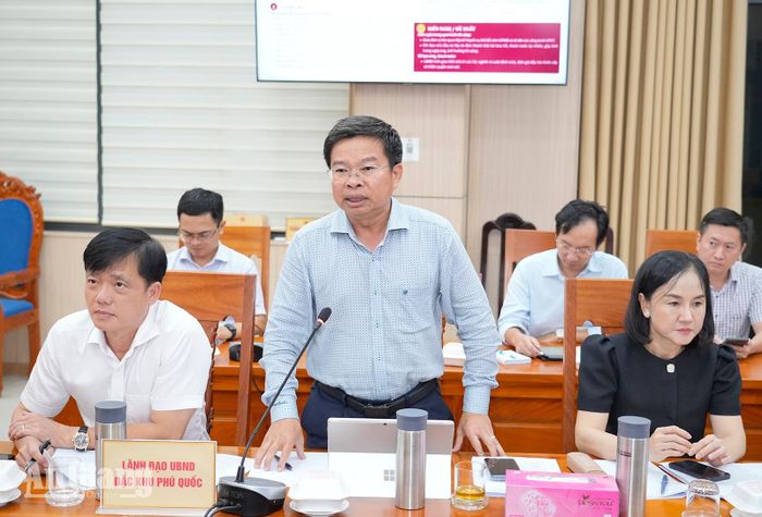 Lãnh đạo UBND đặc khu Phú Quốc phát biểu tại buổi làm việc.