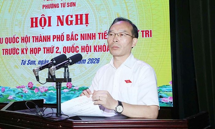  Đồng chí Trần Văn Tuấn phát biểu tại hội nghị. 