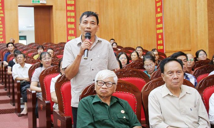  Cử tri phường Từ Sơn nêu ý kiến, kiến nghị. 
