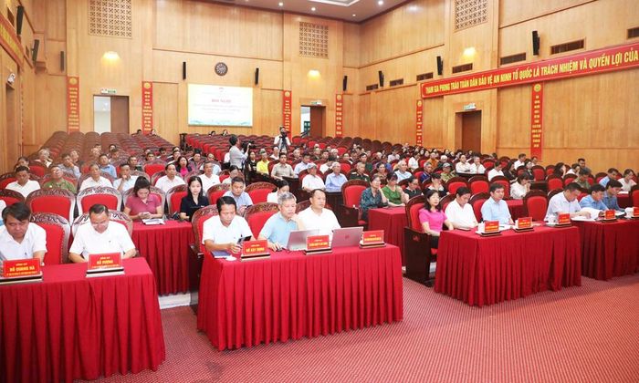  Các đại biểu dự hội nghị tiếp xúc cử tri. 