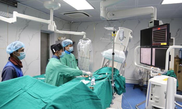 Chụp, nong bóng và đặt stent động mạch vành cho bệnh nhân nhồi máu cơ tim tại Bệnh viện Đa khoa Bắc Ninh số 2.