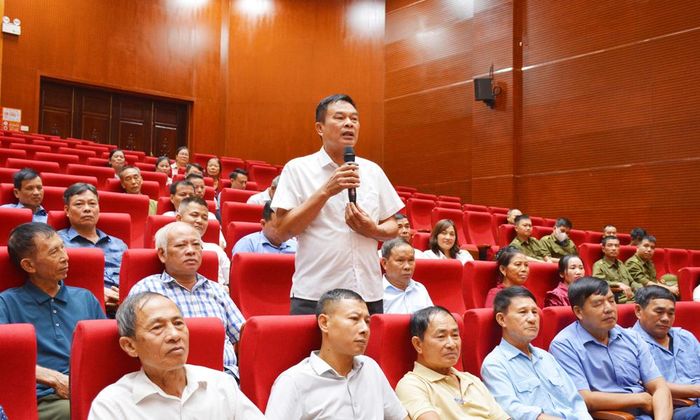 Cử tri tổ dân phố Đức Thịnh nêu đề xuất, kiến nghị tại hội nghị tiếp xúc cử tri.