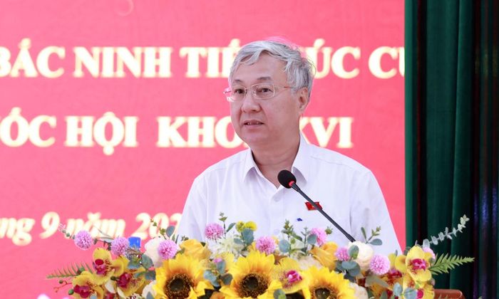  Đại biểu Trần Văn Lâm phát biểu tiếp thu ý kiến cử tri. 