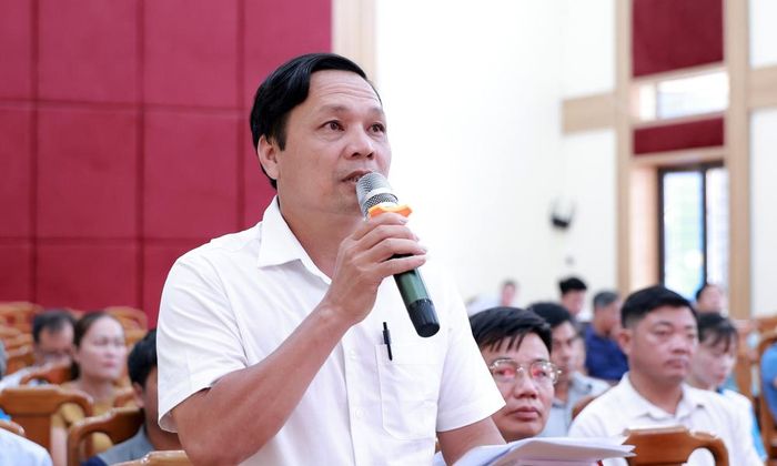  Cử tri phường Phượng Sơn nêu ý kiến. 