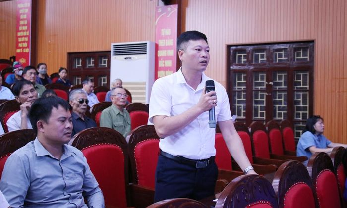  Cử tri phường Tiên Du nêu ý kiến, kiến nghị. 