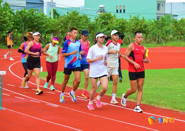 Đội tuyển điền kinh Đà Nẵng nỗ lực tập luyện. Ảnh: PHI NÔNG