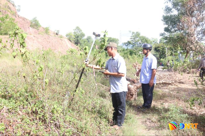 Phường Liên Chiểu đang tập trung đo đạc, tạo cơ sở dữ liệu đất đai để tiến đến định danh thửa đất. Ảnh: HOÀNG HIỆP