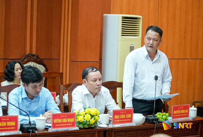 Lãnh đạo Ban Tổ chức Thành ủy phát biểu tại buổi làm việc. Ảnh: HỒ QUÂN