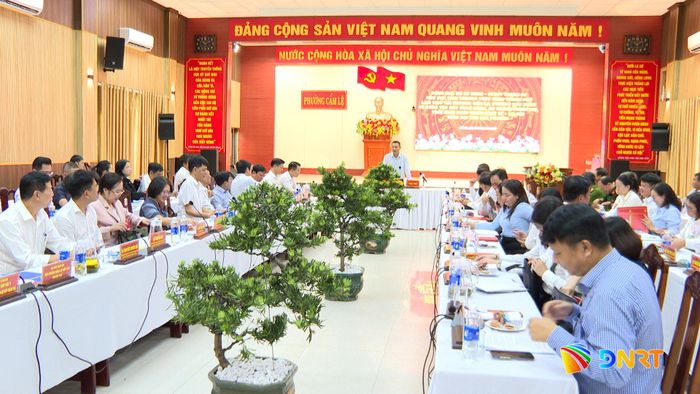 Quang cảnh buổi làm việc. Ảnh: VĂN HẢI
