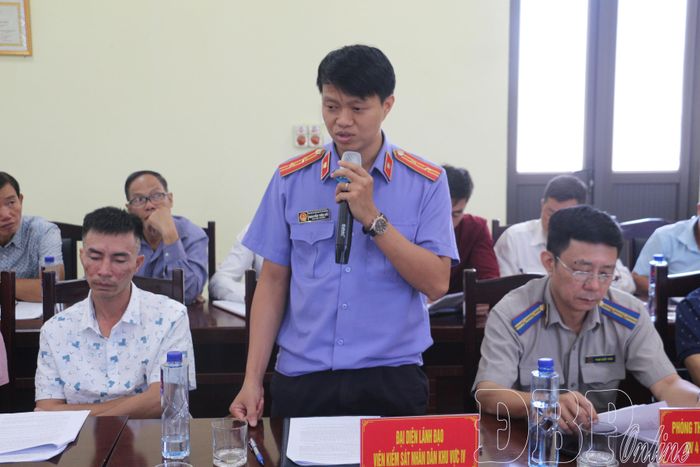 Đại diện cơ quan Viện Kiểm sát Nhân dân khu vực IV tham gia ý kiến tại buổi hội thoại.