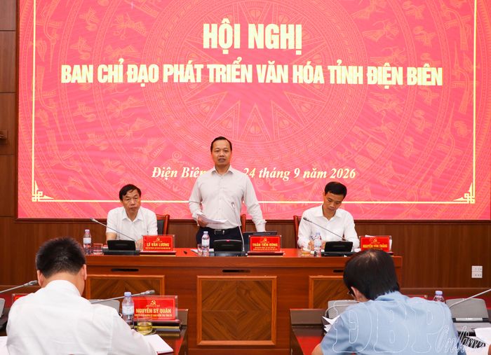 Đồng chí Trần Tiến Dũng, Ủy viên Ban Chấp hành Trung ương Đảng, Bí thư Tỉnh ủy, Trưởng đoàn Đại biểu Quốc hội tỉnh phát biểu tại hội nghị.