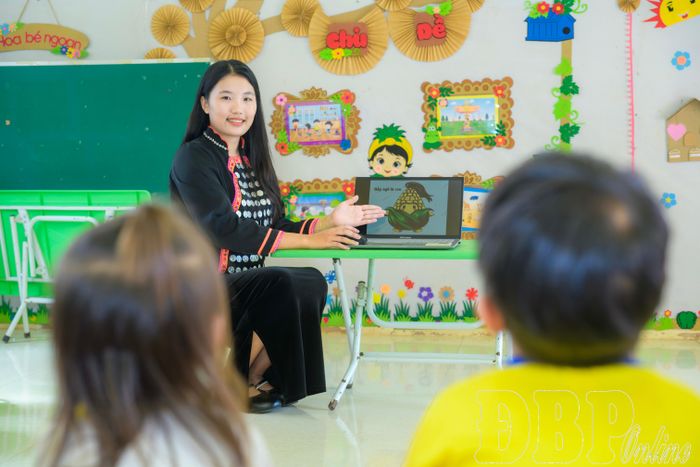 Giờ lên lớp của cô giáo Lỳ Mỳ Lé.