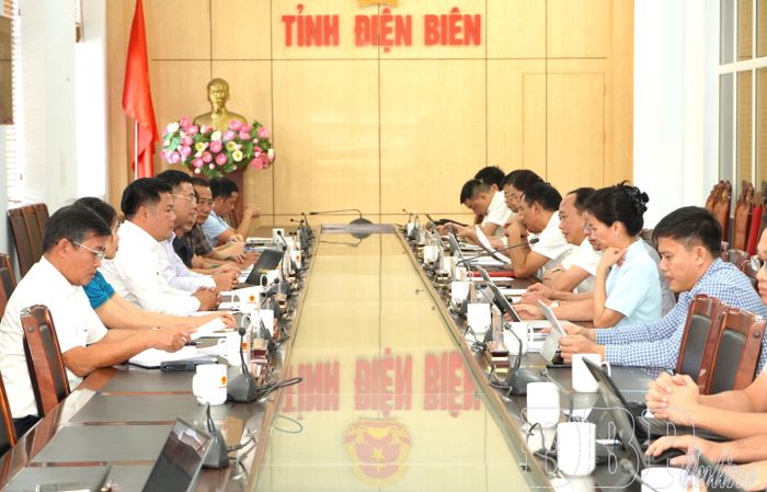 Toàn cảnh cuộc họp.