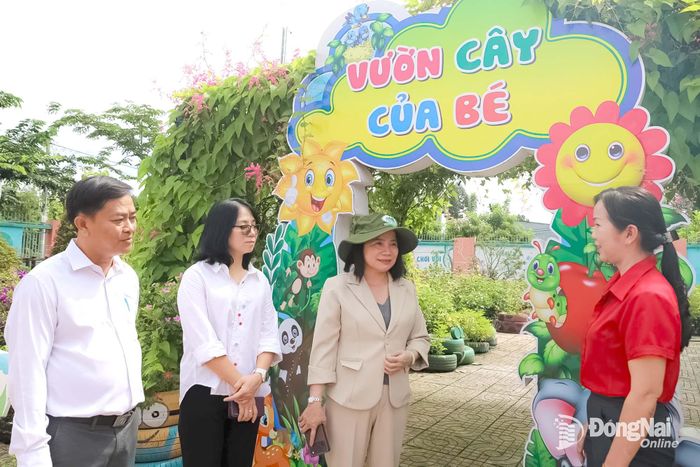 Đoàn công tác Văn phòng Điều phối Trung ương Chương trình Mục tiêu quốc gia (Bộ Nông nghiệp và Môi trường) tham quan Trường mầm non Phú Thịnh, mô hình trường điểm tại xã Tà Lài. Ảnh: Bình Nguyên