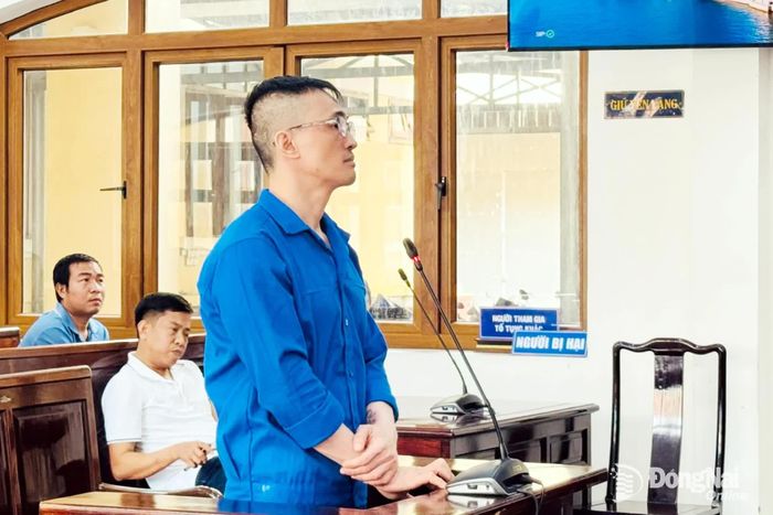 Bị cáo Hoàng Hướng Thiện tại phiên tòa xét xử. Ảnh: Tố Tâm