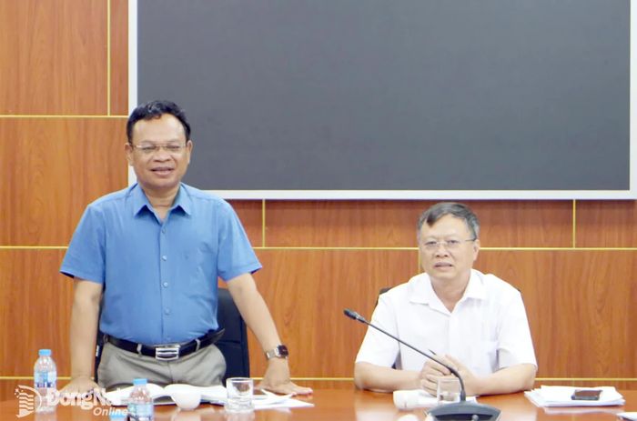 Phó Giám đốc Sở Dân tộc và Tôn giáo thành phố Điểu Nen thông tin tại buổi giám sát. Ảnh: Văn Truyên