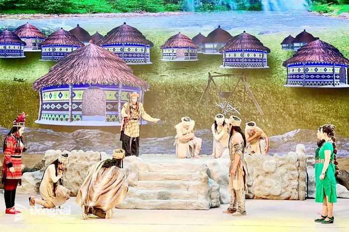 Nhà hát Nghệ thuật Đồng Nai ứng dụng công nghệ số vào sân khấu cải lương, quảng bá đến công chúng trong và ngoài thành phố. Ảnh: My Ny