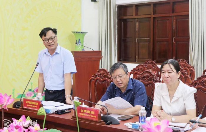 Phó Bí thư Thường trực Đảng ủy phường Dầu Giây Phạm Đình Ban phát biểu tại buổi làm việc. Ảnh: Nhật Quang