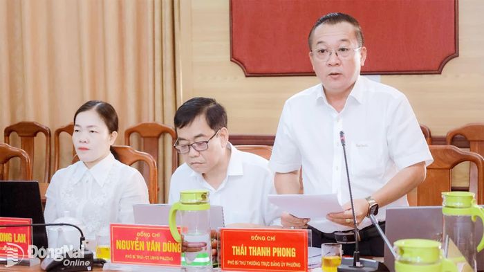 Phó Bí thư Thường trực Đảng ủy phường Phước Bình Thái Thanh Phong phát biểu tại hội nghị. Ảnh: Ngọc Cương