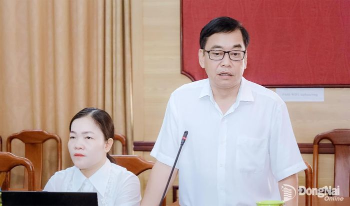 Phó Bí thư Đảng ủy, Chủ tịch UBND phường Phước Bình Nguyễn Văn Dũng phát biểu tại hội nghị. Ảnh: Ngọc Cương