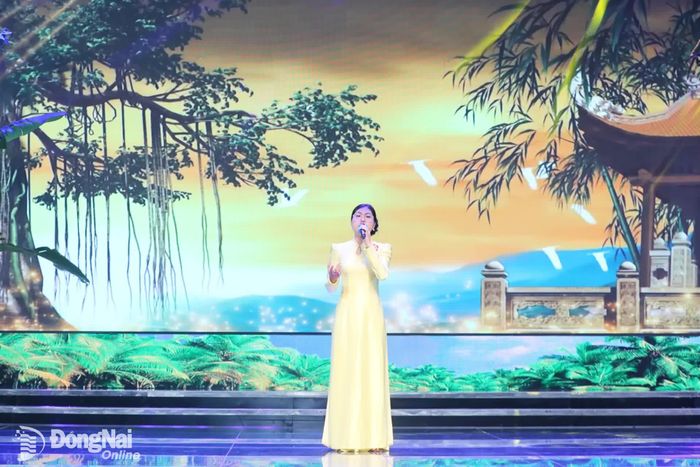 Thí sinh Huỳnh Thị Ngọc Quí (thành phố Đồng Nai) thi diễn trong đêm gala. Ảnh: Huy Anh