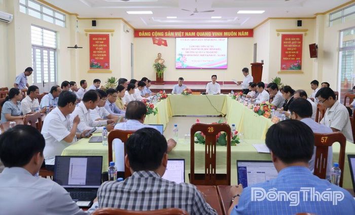Quang cảnh buổi làm việc.