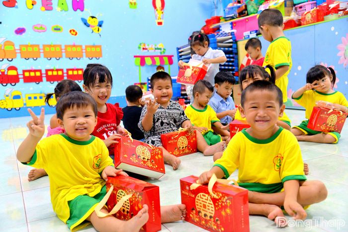 Một số hình ảnh trao quà trung thu tại xã Thường Phước: