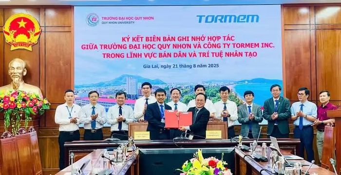  Ký kết hợp tác giữa Công ty TORmem Inc. và Trường Đại học Quy Nhơn. Ảnh: Phi Long 